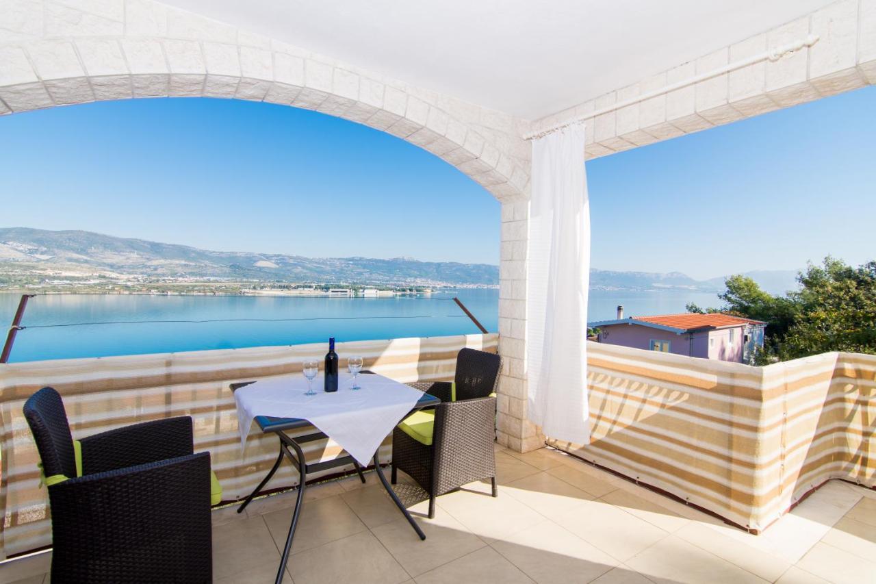 Holidays Apartments Slanada With Terrace And Sea View, Near The Beach & Town Trogir, Free Parking, Quiet Place On Peninsula Ciovo エクステリア 写真
