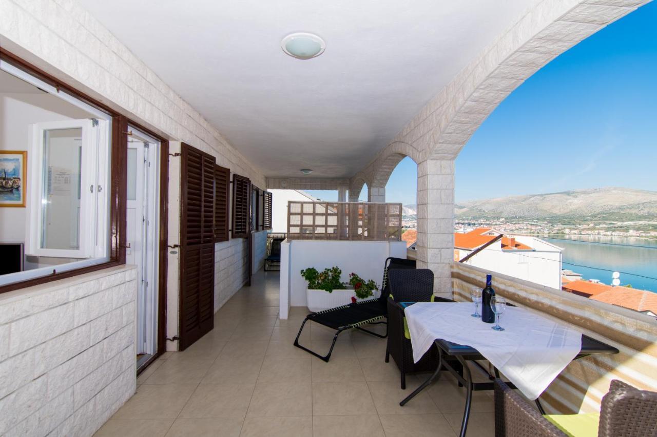 Holidays Apartments Slanada With Terrace And Sea View, Near The Beach & Town Trogir, Free Parking, Quiet Place On Peninsula Ciovo エクステリア 写真