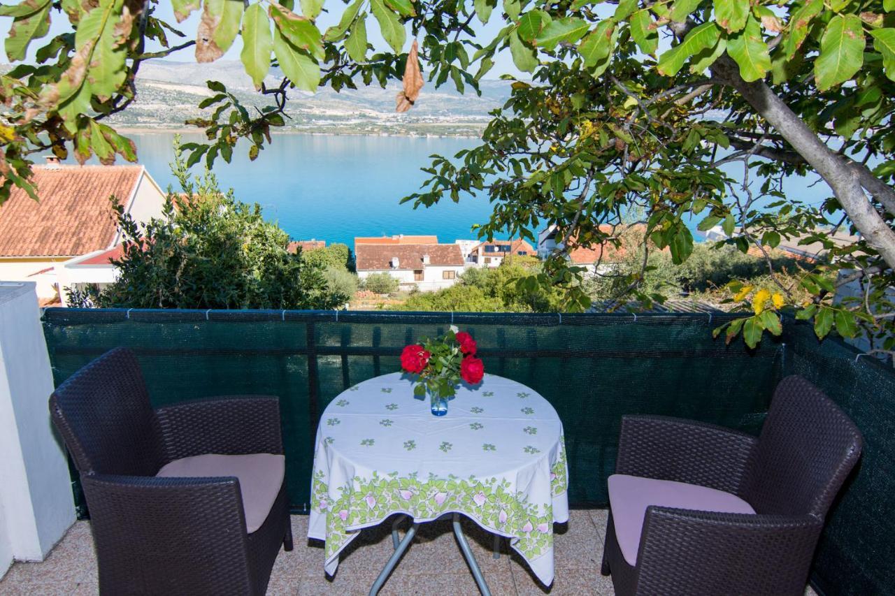 Holidays Apartments Slanada With Terrace And Sea View, Near The Beach & Town Trogir, Free Parking, Quiet Place On Peninsula Ciovo エクステリア 写真