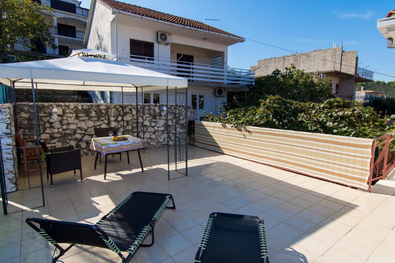 Holidays Apartments Slanada With Terrace And Sea View, Near The Beach & Town Trogir, Free Parking, Quiet Place On Peninsula Ciovo エクステリア 写真