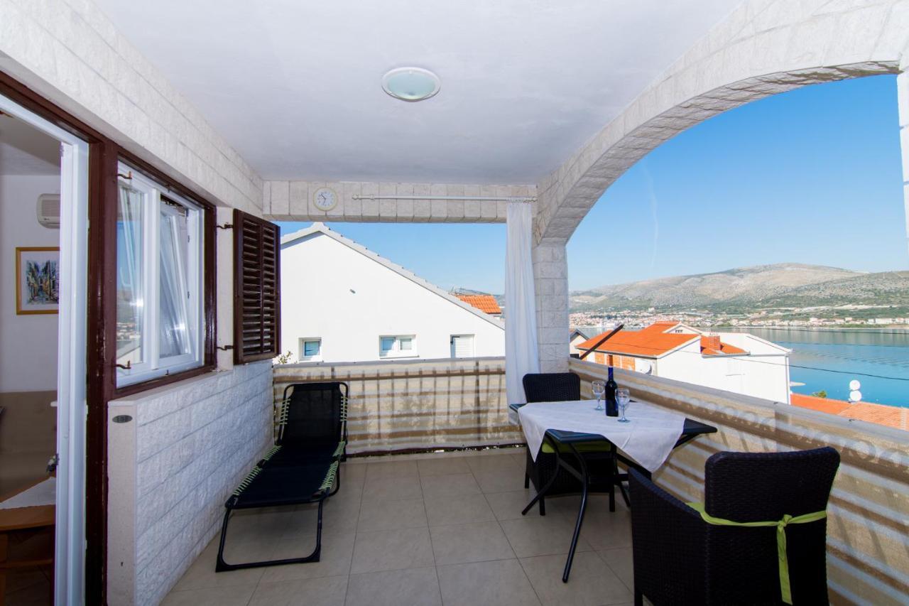 Holidays Apartments Slanada With Terrace And Sea View, Near The Beach & Town Trogir, Free Parking, Quiet Place On Peninsula Ciovo エクステリア 写真