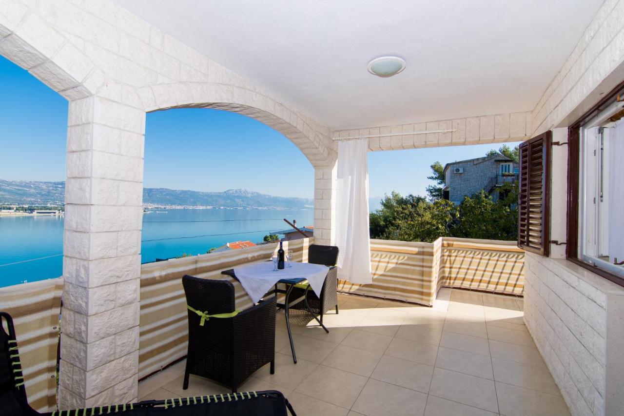 Holidays Apartments Slanada With Terrace And Sea View, Near The Beach & Town Trogir, Free Parking, Quiet Place On Peninsula Ciovo エクステリア 写真
